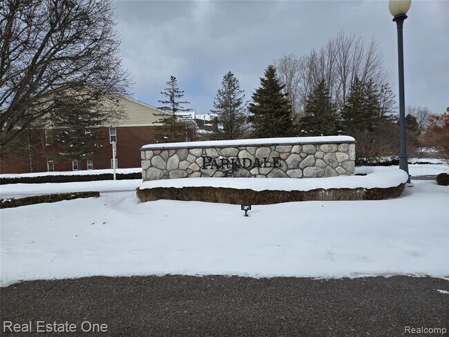 Building Photo - 1716 Deepwood Cir