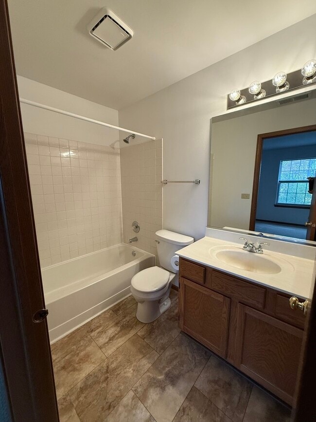 Building Photo - 545 Peebles Ct