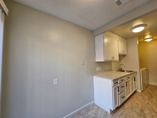 Building Photo - Sunny and Bright 2 Bedroom Townhouse in Vallejo CA