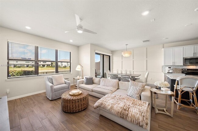 Building Photo - 2193 Appleton Cir S