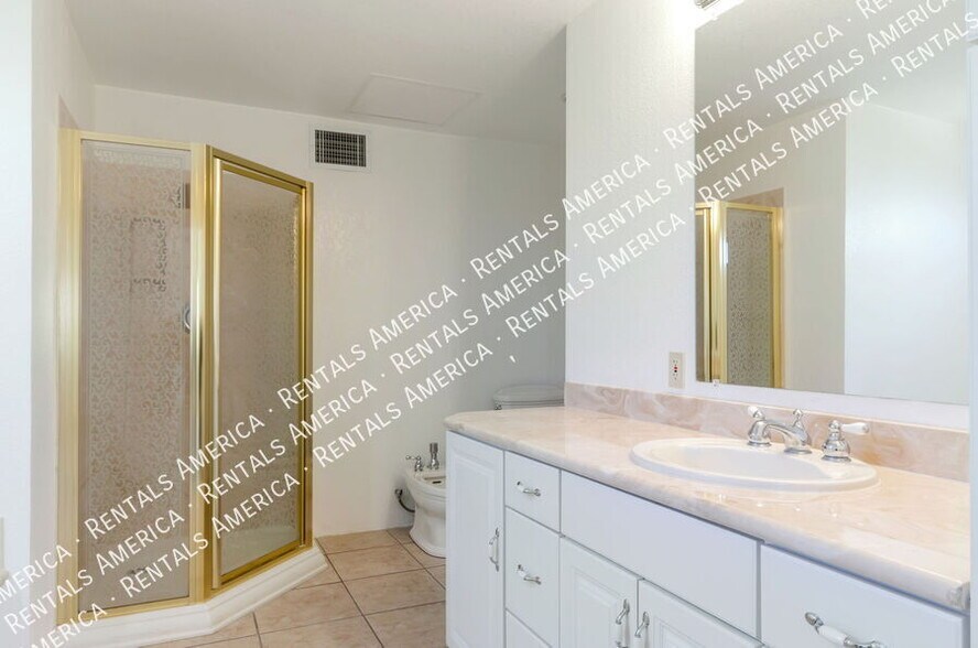 Building Photo - 3951 W Irvington Rd