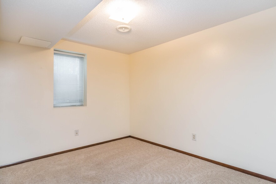 Building Photo - 811 Dondee Dr