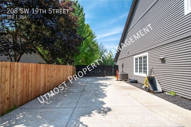 Building Photo - 208 SW 19th St