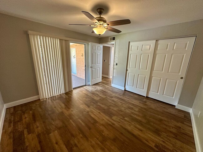 Building Photo - Fully Remodeled 2/2 Townhome in Central Po...