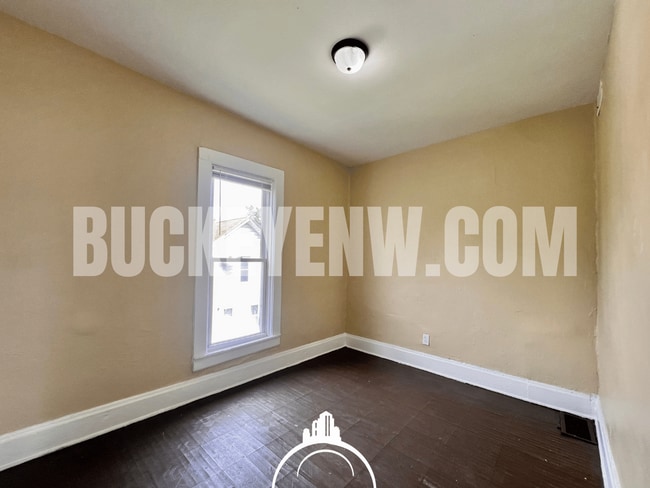 Building Photo - 1419 N Erie St