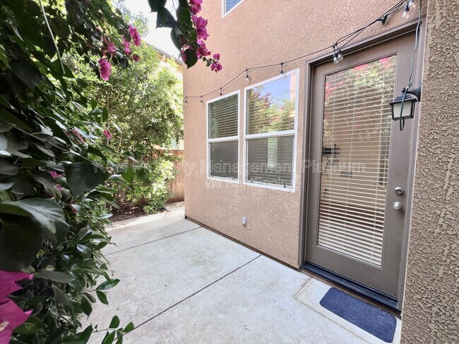 Building Photo - 1484 Mosaic Way