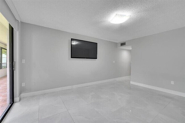 Building Photo - 1460 Sheridan St