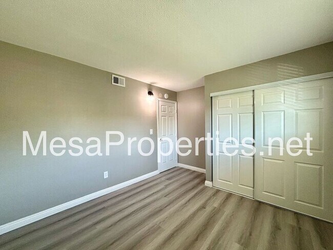 Building Photo - 1749 E Fairfield Ct