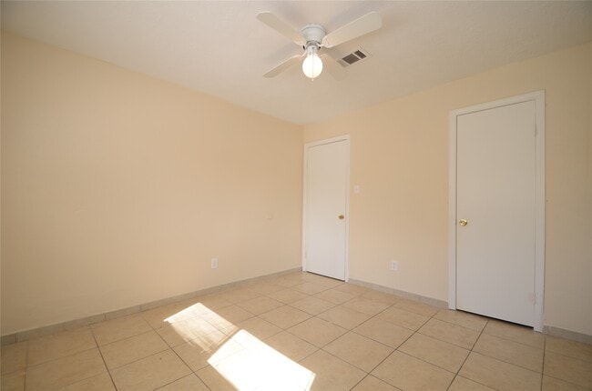 Building Photo - 722 Odessa Ct