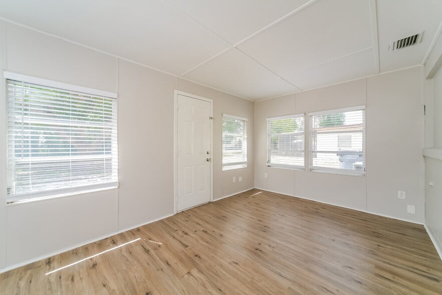 Building Photo - 309 Vaniman Ave