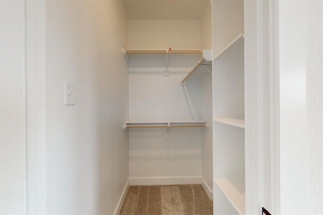 Building Photo - 9510 Dearborn Creek Dr