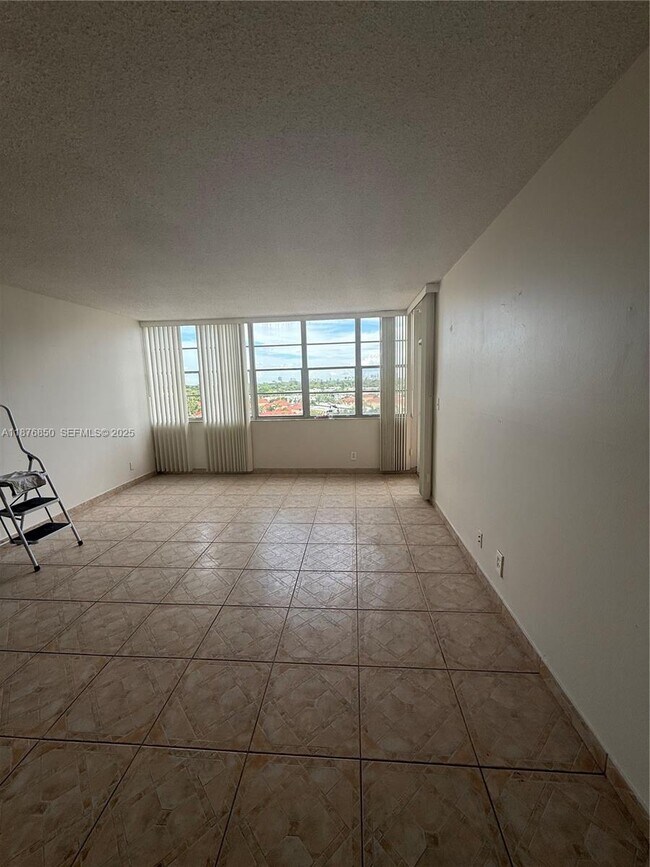 Building Photo - 2025 NE 164th St