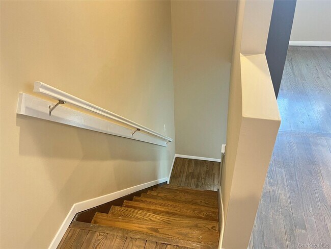 Building Photo - 60 Marwood Rd N