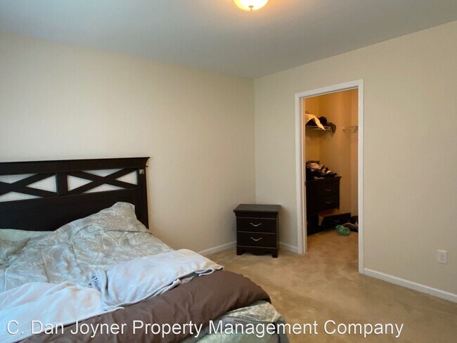 Building Photo - 4 br, 2.5 bath House - 348 Slate Drive