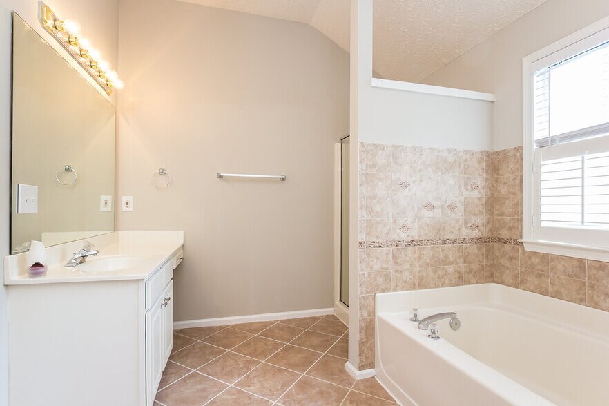 Building Photo - 2159 Caneridge Dr