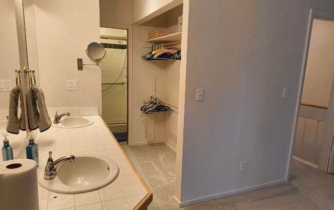 Building Photo - 2 Bedroom/1.5 Bathroom unit in Murray!