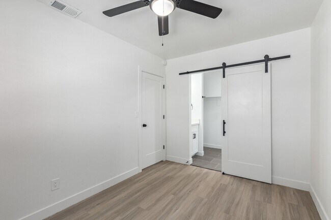 Building Photo - 3 bed | 2 bath Casita Style Home - 1 Mile to ASU!