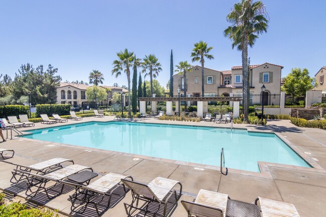 Building Photo - Updated 4-Bedroom Townhouse in Prime Porte...