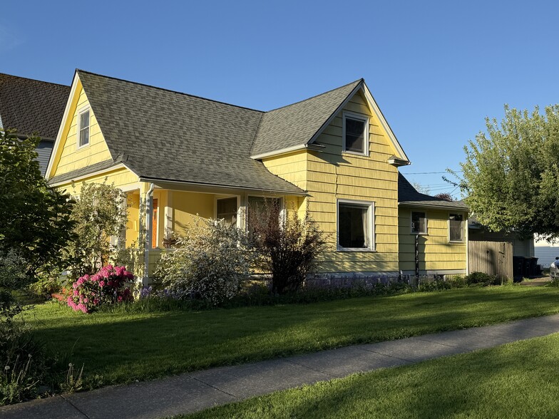 Side of house - new roof and paint - 2123 Park St
