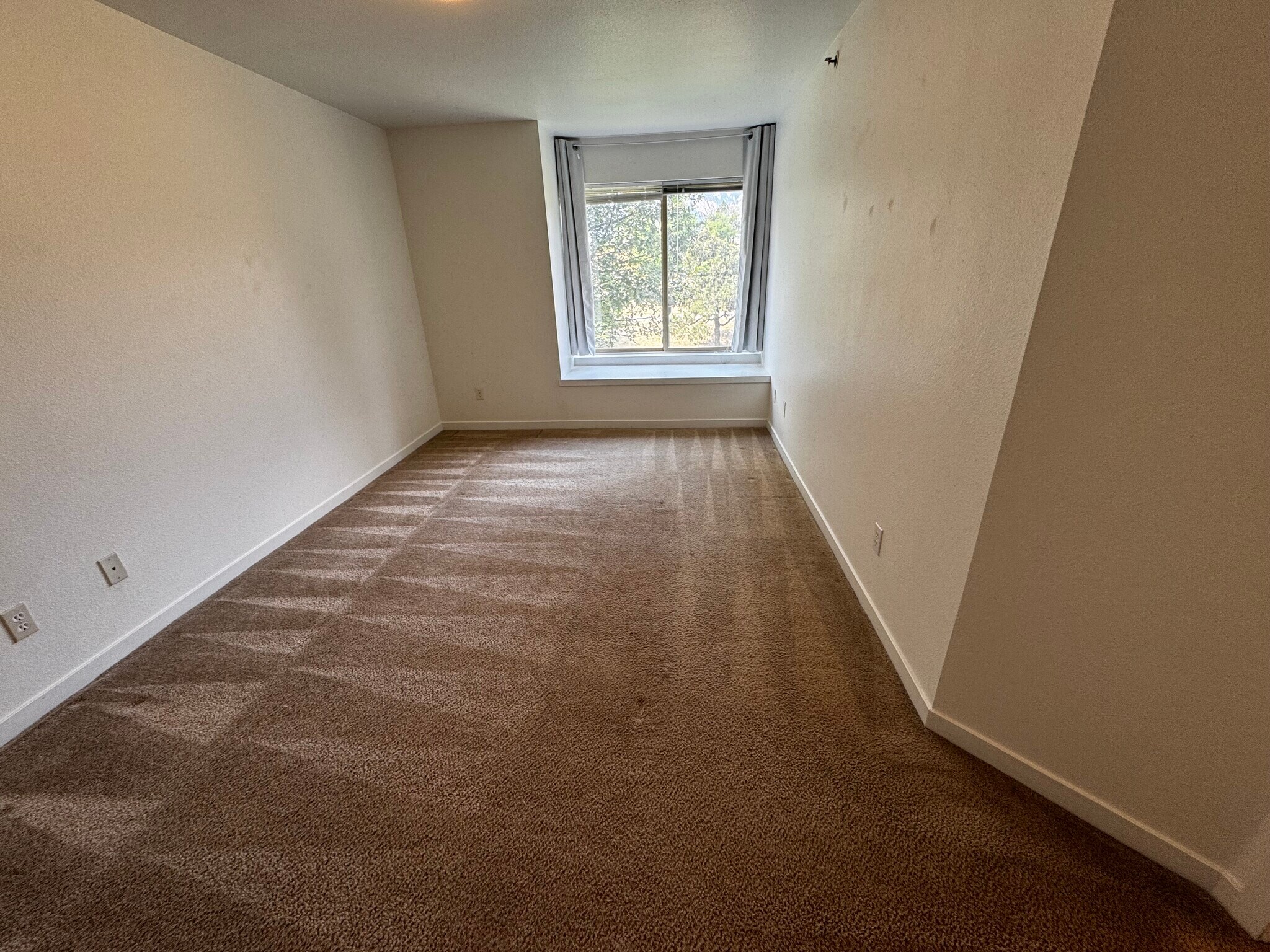 Building Photo - 33 S Boulder Cir