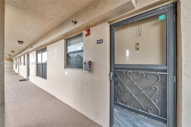 Building Photo - 4760 Lucerne Lakes Blvd W