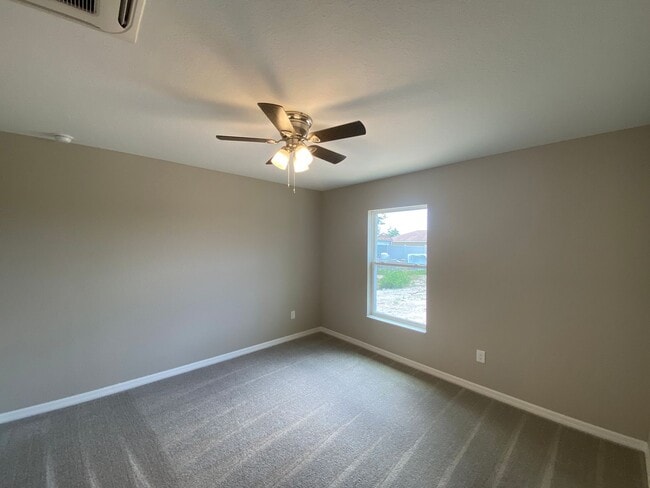 Building Photo - Desirable SE Ocala Neighborhood 3/2/2 *WON...