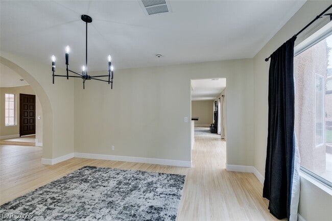 Building Photo - 821 Long Branch Dr