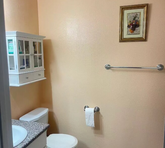 Building Photo - 660 Golden Springs Dr