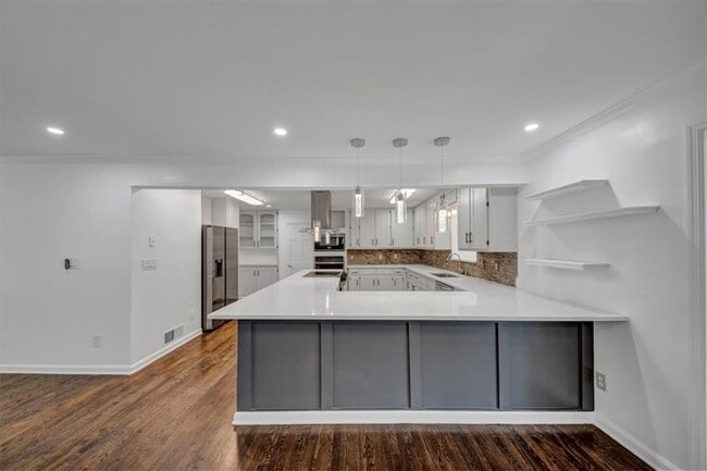 Building Photo - 172 Oak Forest Dr