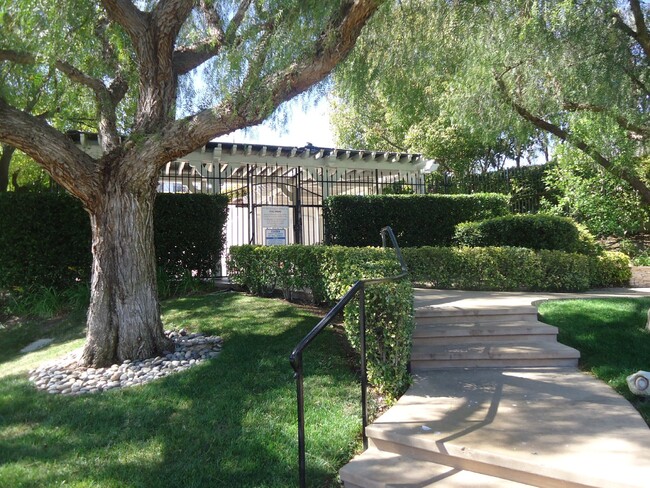 Building Photo - Gorgeous Home in Westlake Village - Renais...