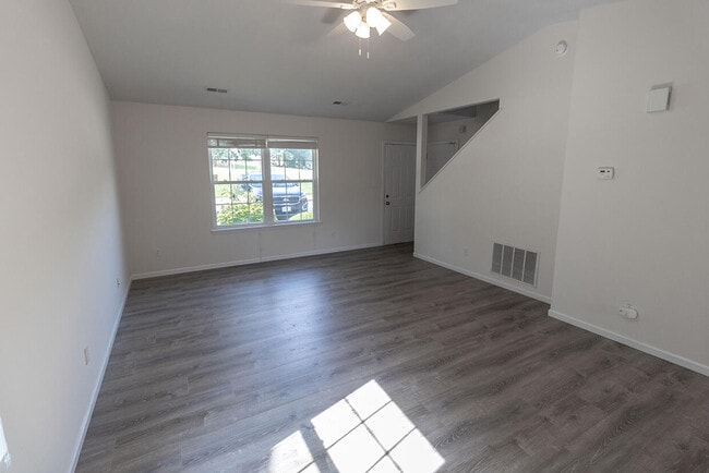 Building Photo - 3310 E St Charles Rd