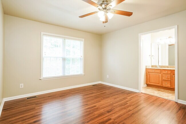 Building Photo - 305 Wood Green Dr
