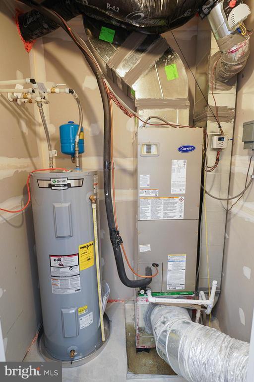 Building Photo - 852 Mersey Ln