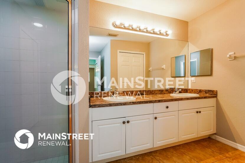 Building Photo - 2108 NE 15th Ln