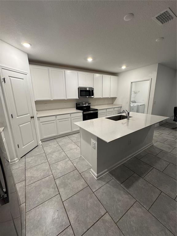 Building Photo - 843 Timberland Dr