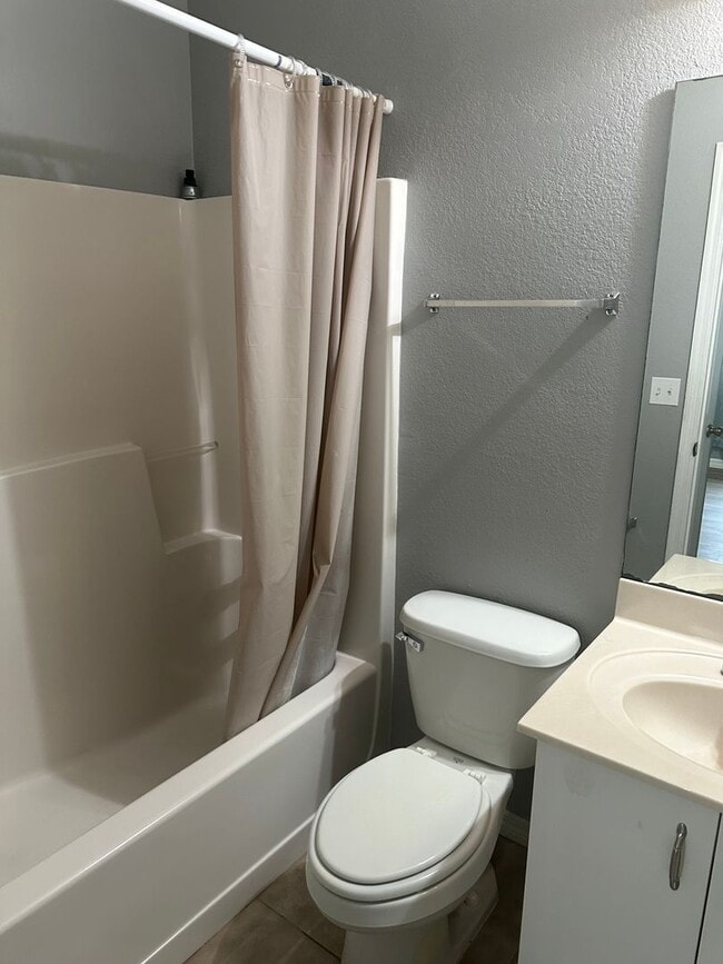 Building Photo - 2 Bedroom 2 Full Bath Townhome in LAKE MAR...