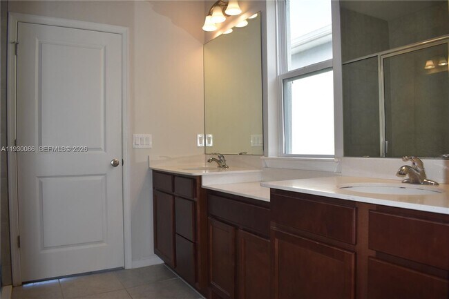 Building Photo - 3634 Lazy River Ter