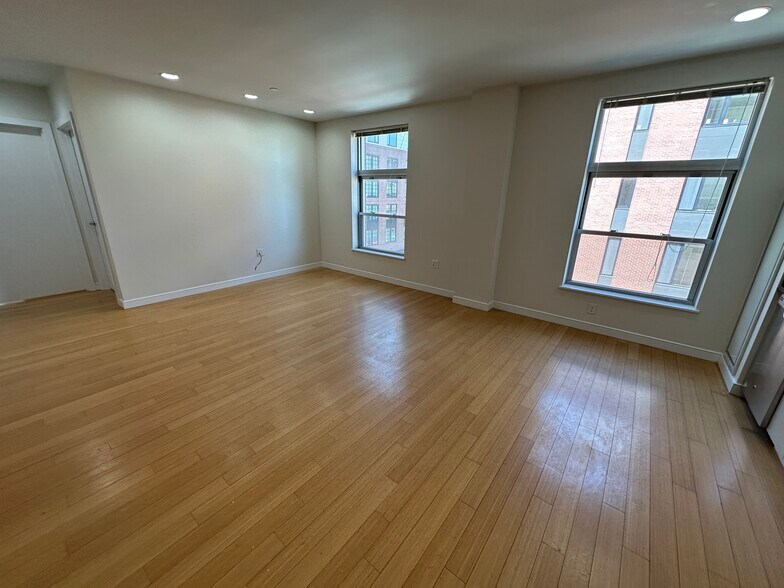 Building Photo - 108 E Brookline St