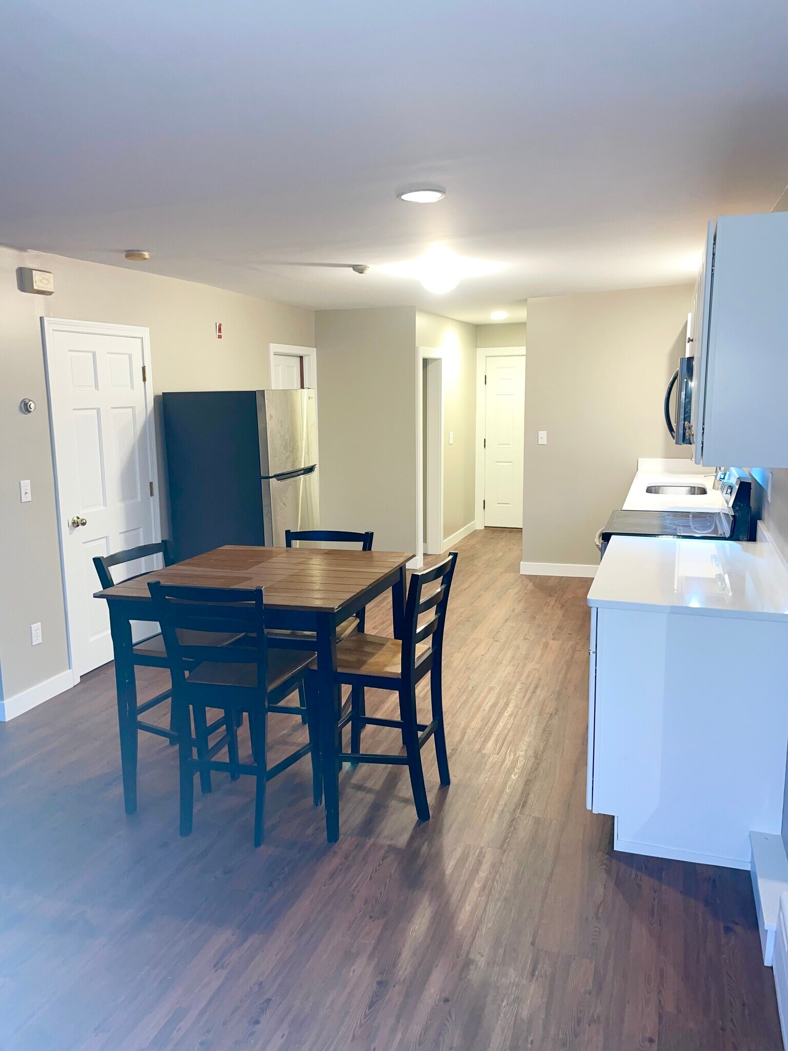 Can be lightly furnished or unfurnished - 540 Thames St