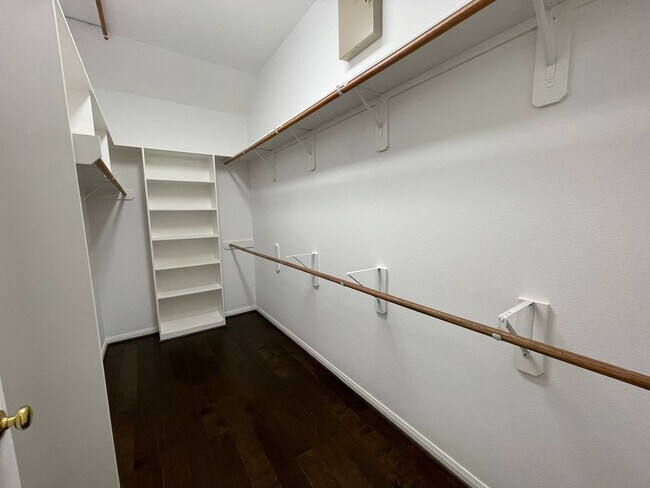 Building Photo - 9323 Willow Crossing Dr