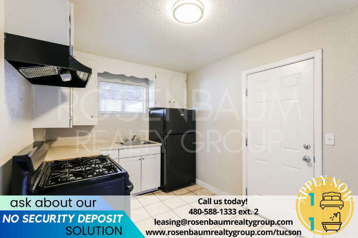 Primary Photo - 302 W Flores St