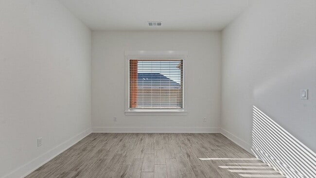 Building Photo - 147 N Banner Ave