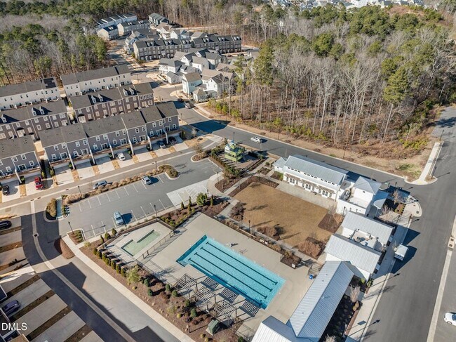 Building Photo - 916 Noisette Ct