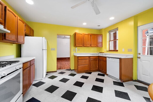 Building Photo - 3336 Ward St