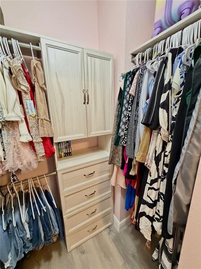 Building Photo - 1505 SW 147th Ave