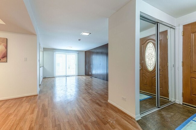 Building Photo - 9260 Dee Rd