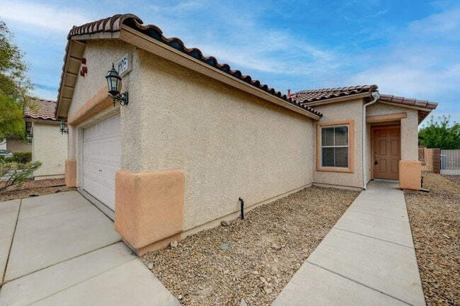 Building Photo - 11051 Alora St