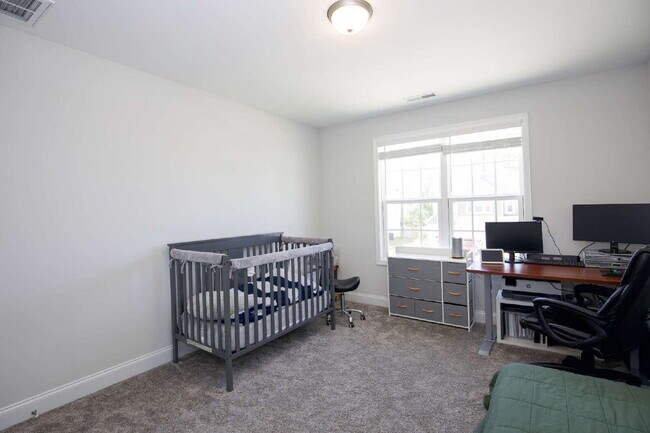 Building Photo - "Spacious 4-Bedroom Gem with 3 Full Baths - 2344 Sq Ft of Comfort on Stackhouse Drive!"