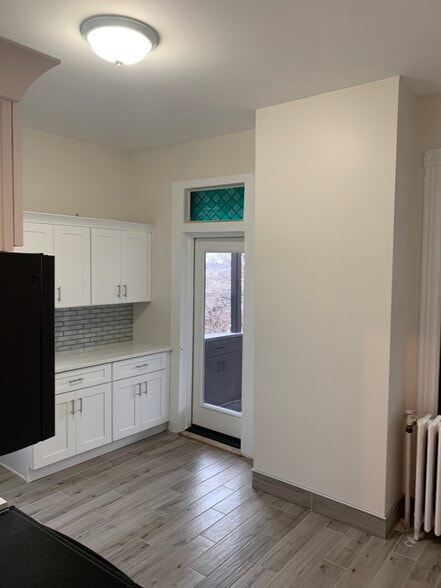 Building Photo - 393 Van Duzer St