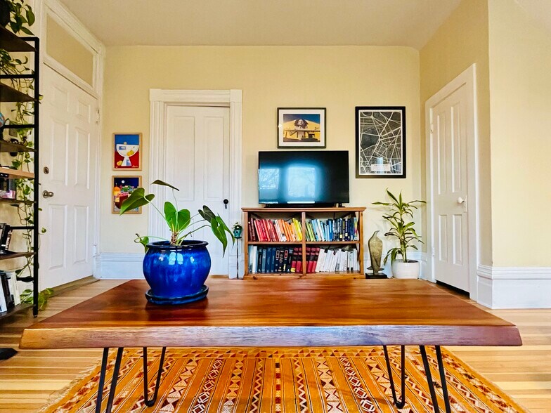 Building Photo - 147 N Sherman St